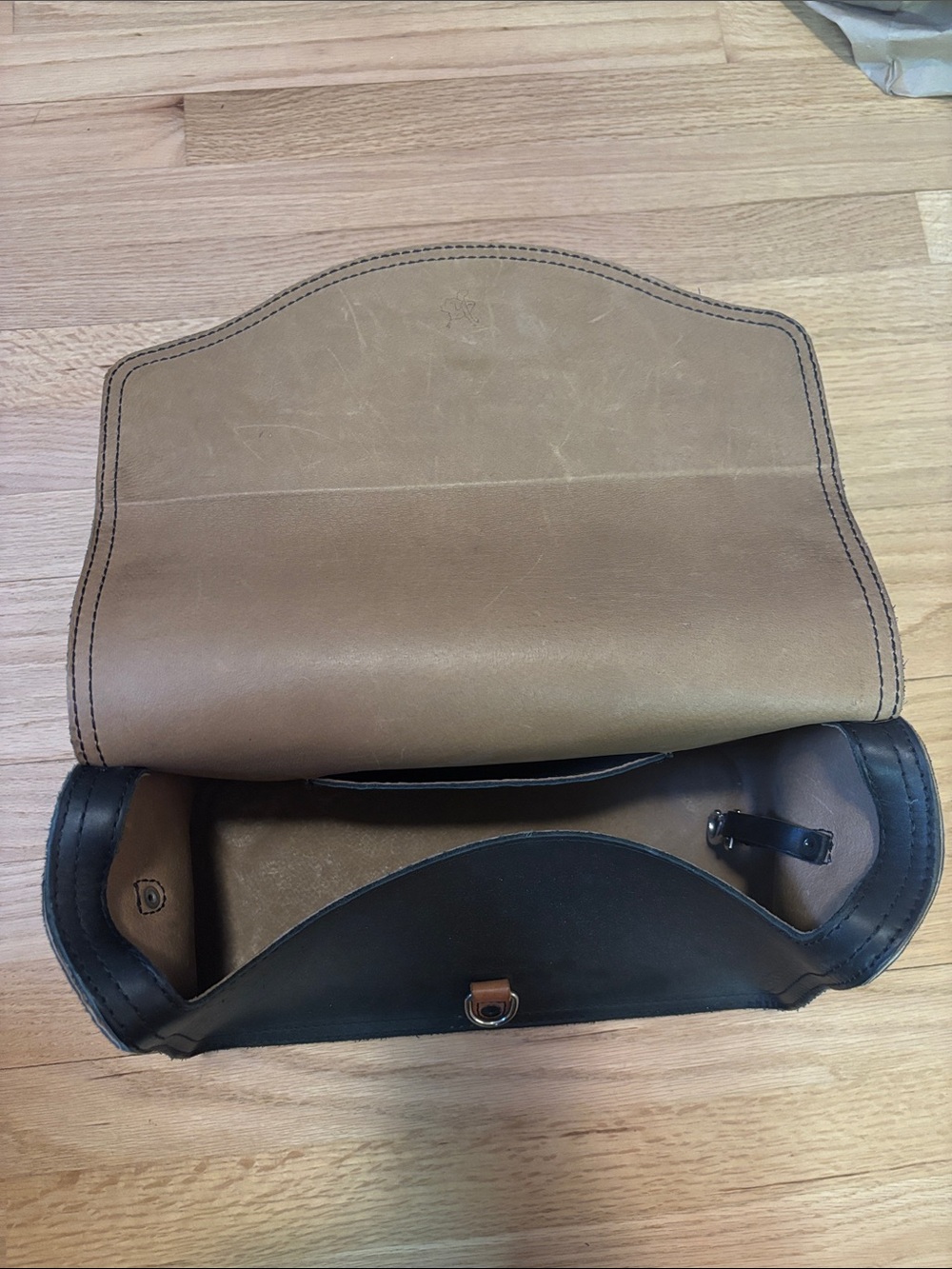 Saddleback, leather water, bag, black with brown handles and silver hardware - Picture 7 of 9